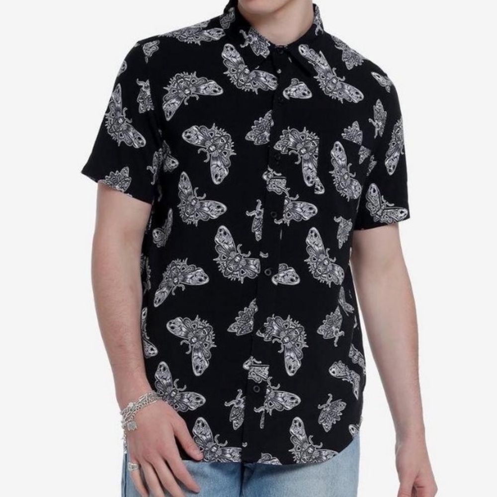 Death’s Head Moth Woven Button Down Hot Topic‎